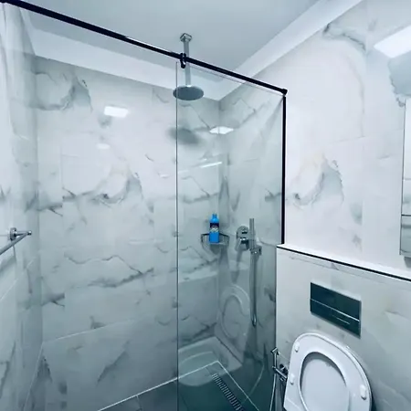 Comfy In Center * 티라나