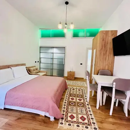 Comfy In Center Apartment