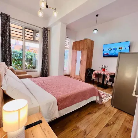 Comfy In Center Apartment *