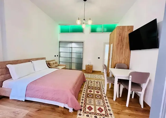 Comfy In Center Apartment